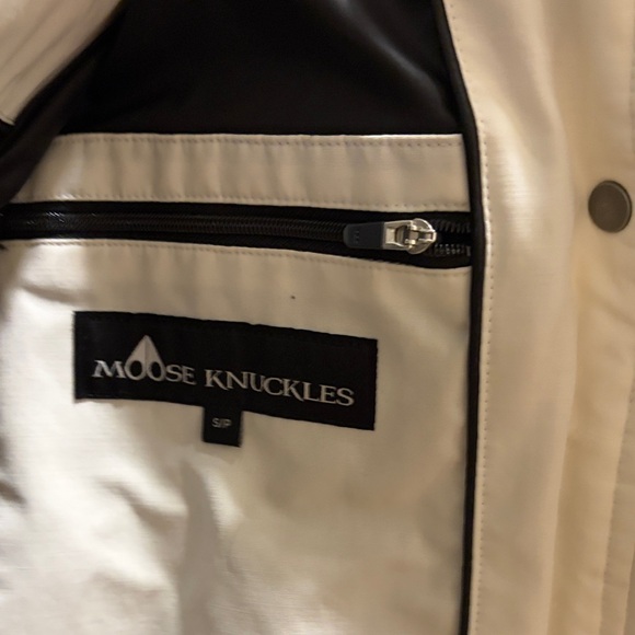 Moose Knuckles Mistaya Water Repellant - Picture 9 of 9